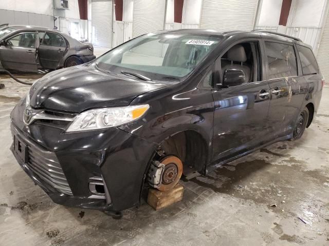 2020 Toyota Sienna XLE