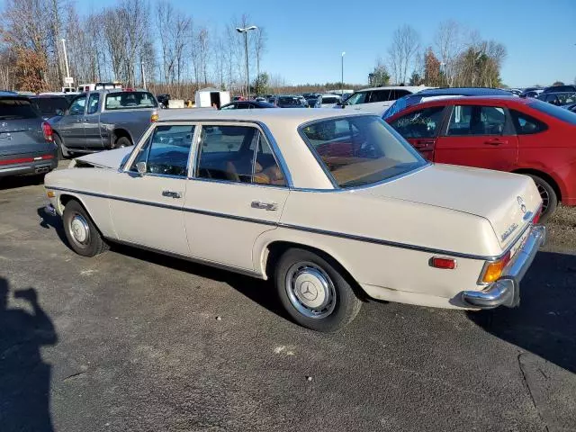 1972 Mercedes-Benz 220D