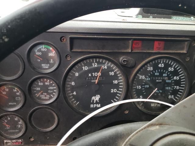 2000 Mack 700 CL700