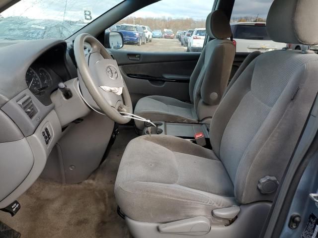 2005 Toyota Sienna LE