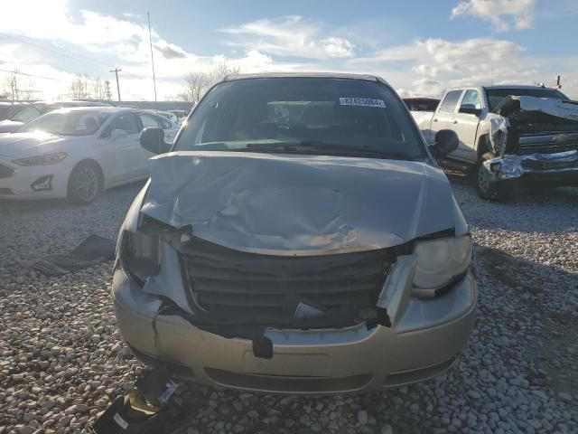 2005 Chrysler Town & Country LX