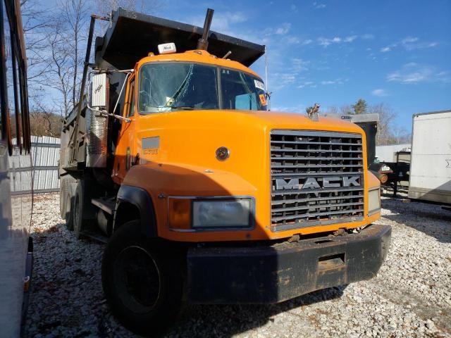 2000 Mack 700 CL700