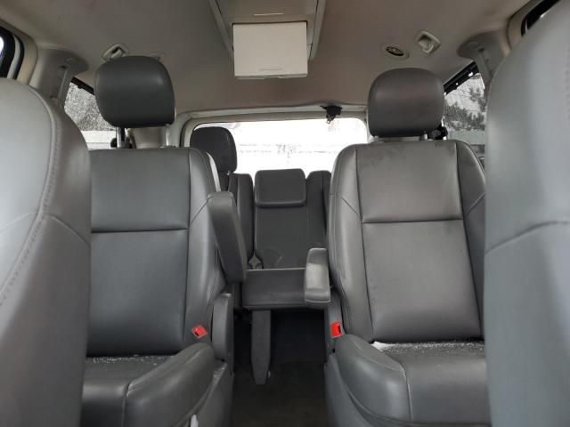 2012 Volkswagen Routan SE