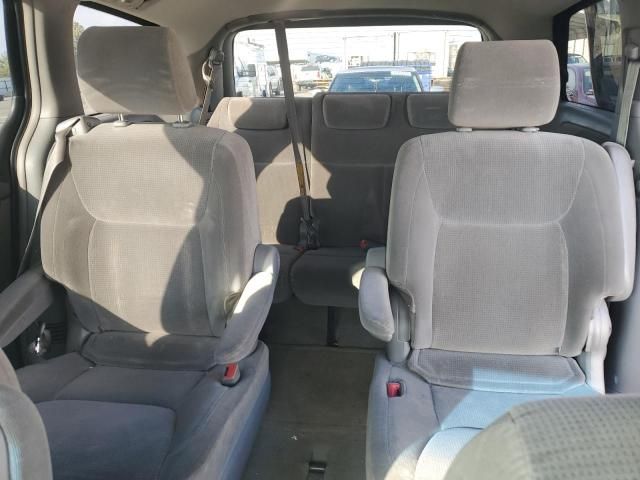 2004 Toyota Sienna CE