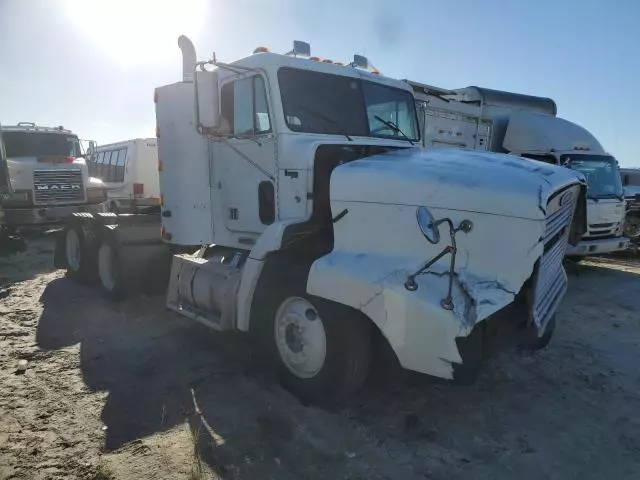 2000 Freightliner Conventional FLD112