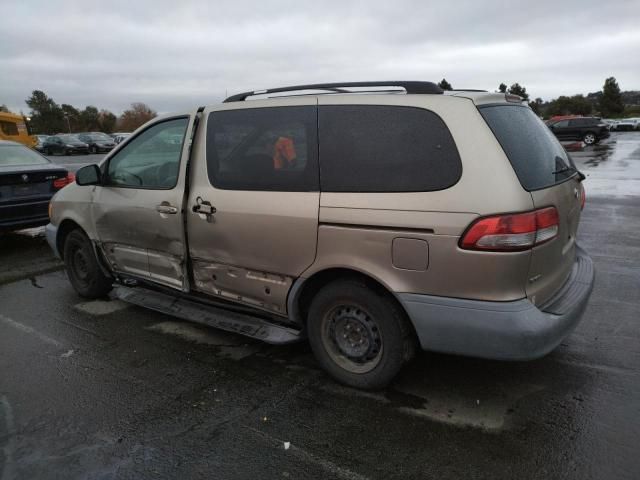 2002 Toyota Sienna LE