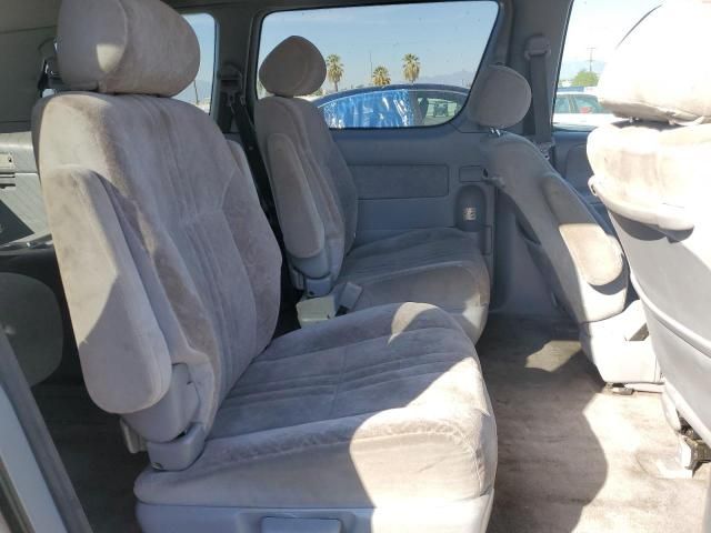 2000 Toyota Sienna LE