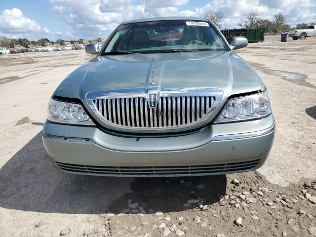 2005 Lincoln Town Car Signature Limited