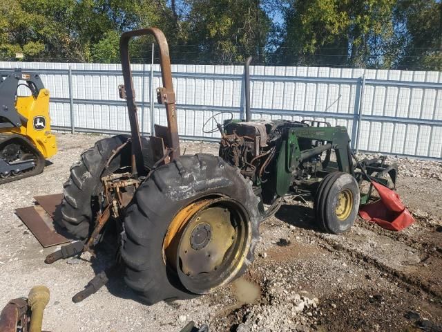 2000 John Deere Lift