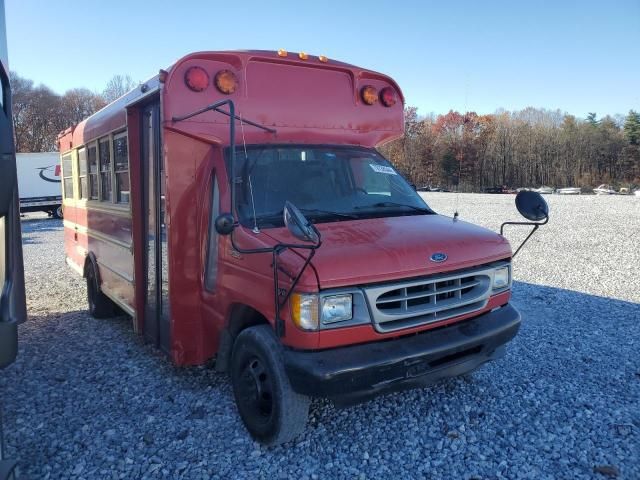 2001 Ford Econoline E450 Super Duty Cutaway Van