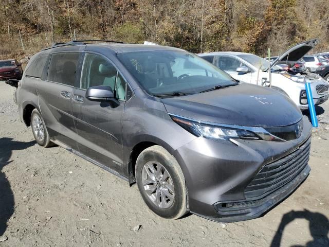 2021 Toyota Sienna XLE