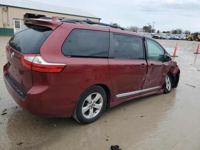 2018 Toyota Sienna LE