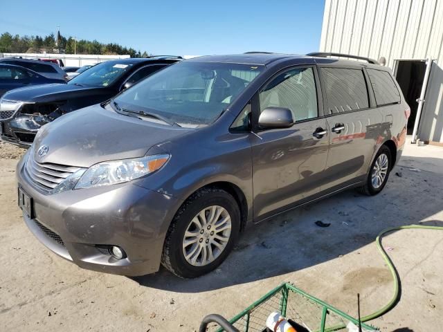 2017 Toyota Sienna XLE