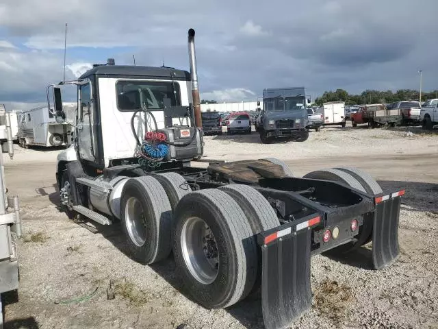 2006 Mack 600 CXN600