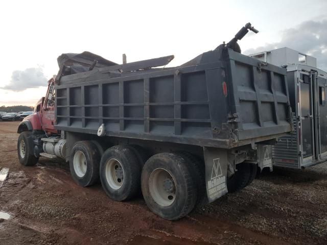 2005 Mack 700 CV700