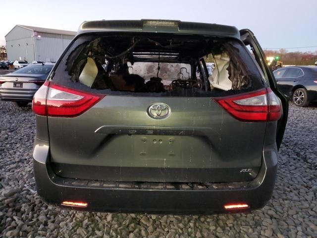 2018 Toyota Sienna XLE