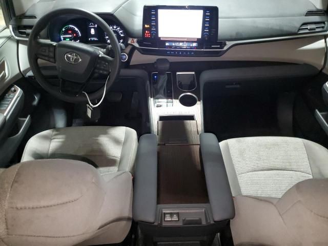 2024 Toyota Sienna LE