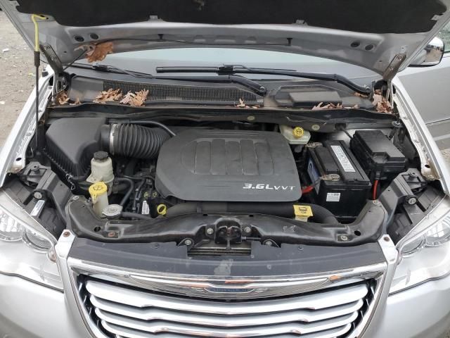 2012 Chrysler Town & Country Touring L