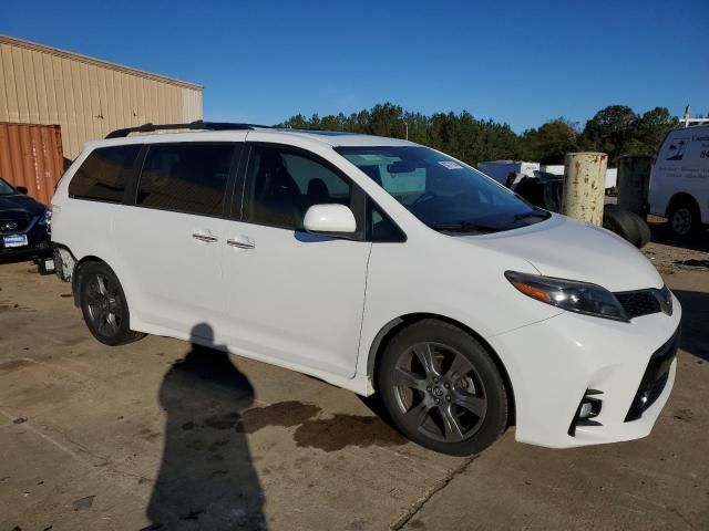 2018 Toyota Sienna SE