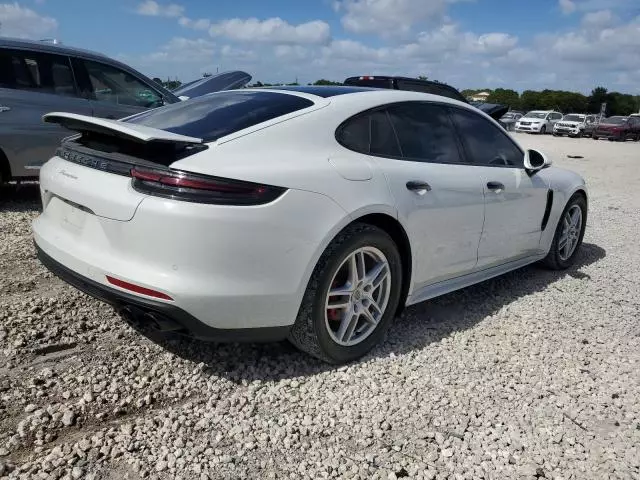 2018 Porsche Panamera 4