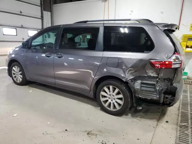 2017 Toyota Sienna LE