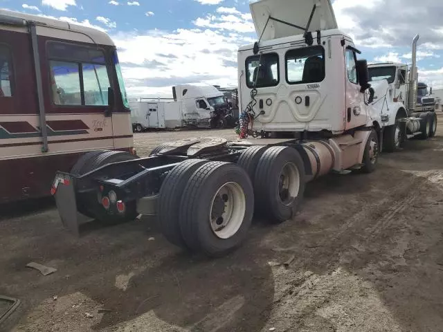 2019 Freightliner Cascadia 126