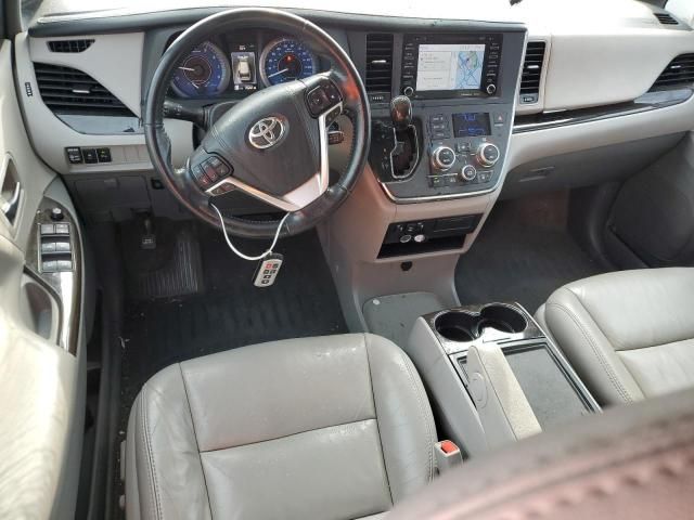 2018 Toyota Sienna XLE