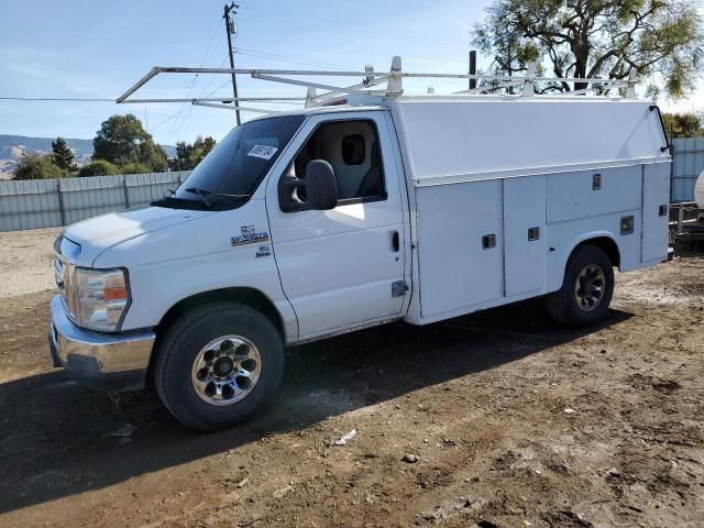 2014 Ford Econoline E350 Super Duty Cutaway Van