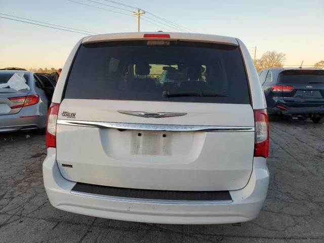 2016 Chrysler Town & Country Touring