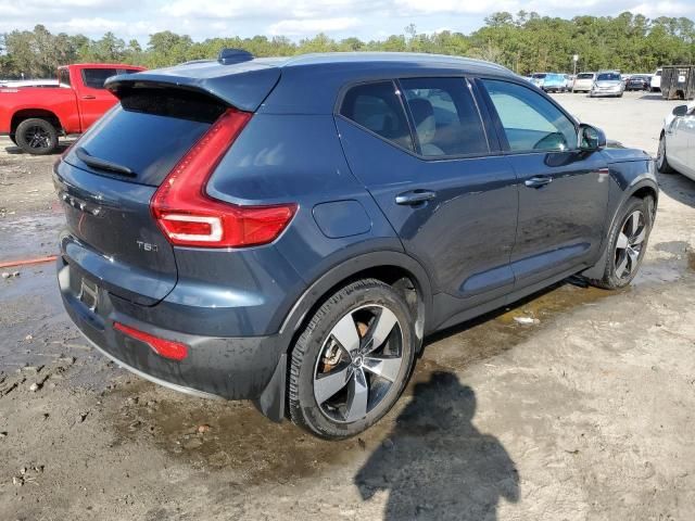 2022 Volvo XC40 T5 Momentum