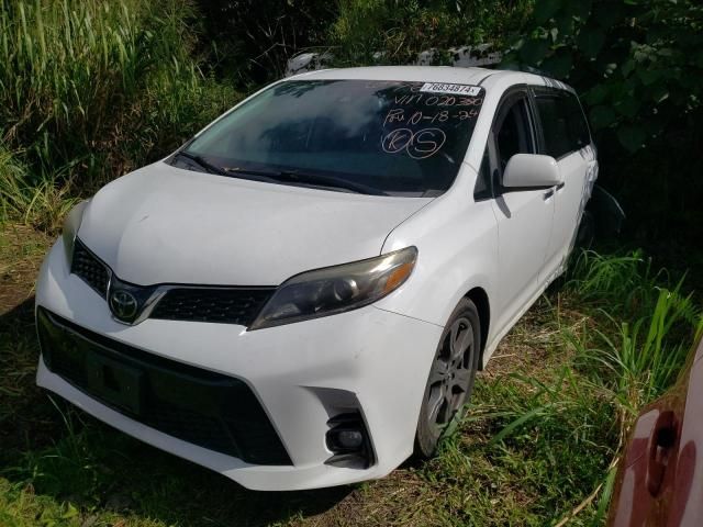 2019 Toyota Sienna SE