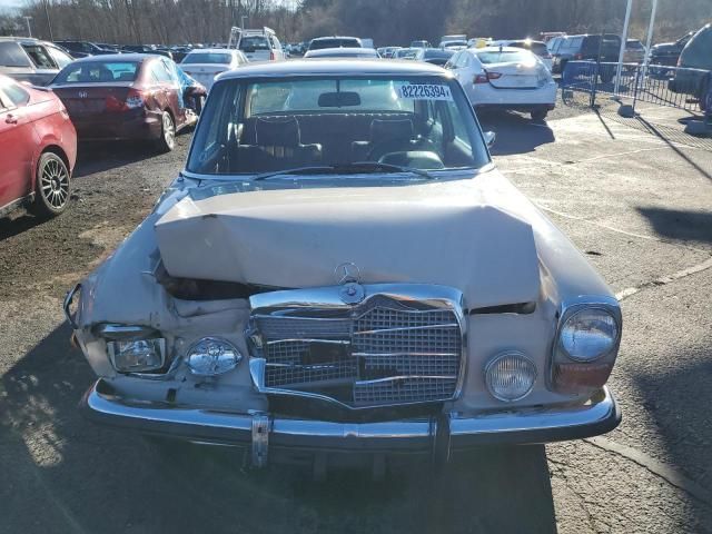 1972 Mercedes-Benz 220D