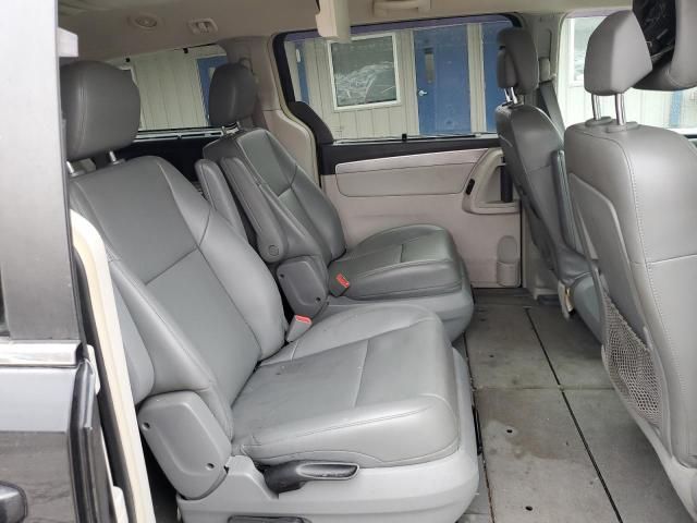 2013 Volkswagen Routan SE