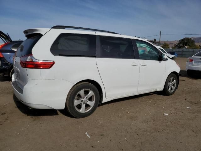 2017 Toyota Sienna LE