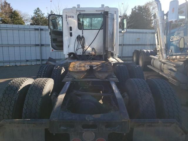 2005 Freightliner Conventional Columbia