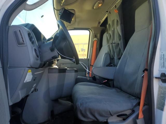 2018 Ford Econoline E450 Super Duty Cutaway Van