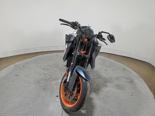 2022 KTM 1290 Super Duke R