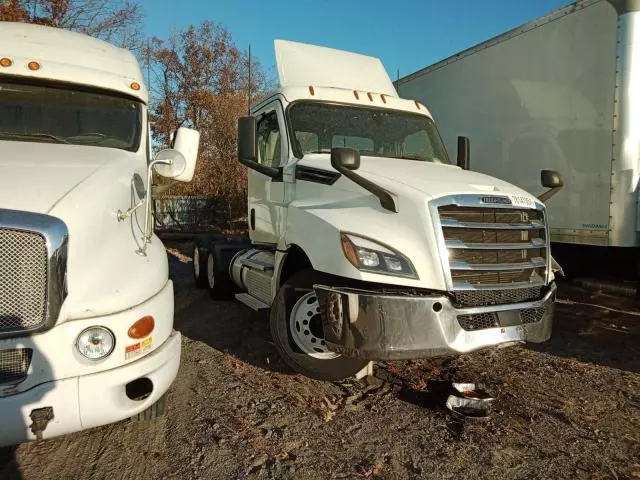 2020 Freightliner Cascadia 126