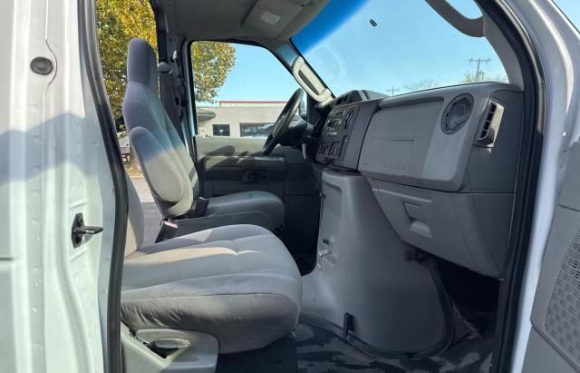 2010 Ford Econoline E350 Super Duty Cutaway Van