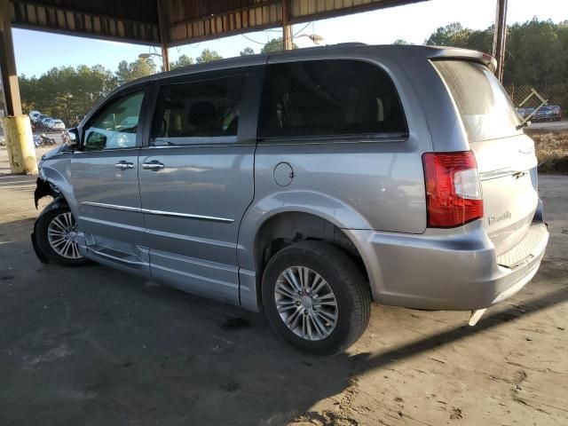 2016 Chrysler Town & Country Touring L