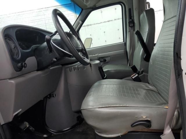 2002 Ford Econoline E350 Super Duty Cutaway Van