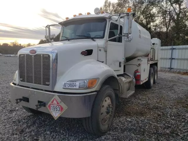 2015 Peterbilt 348