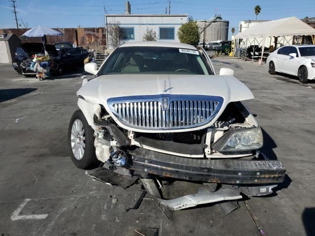 2005 Lincoln Town Car Signature