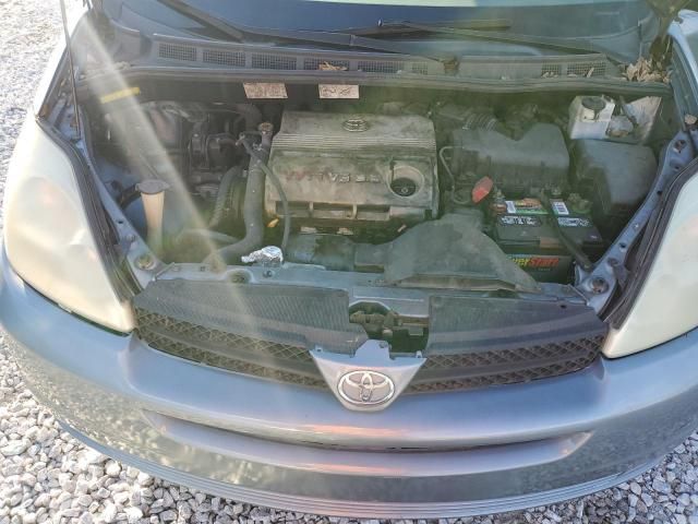 2004 Toyota Sienna XLE