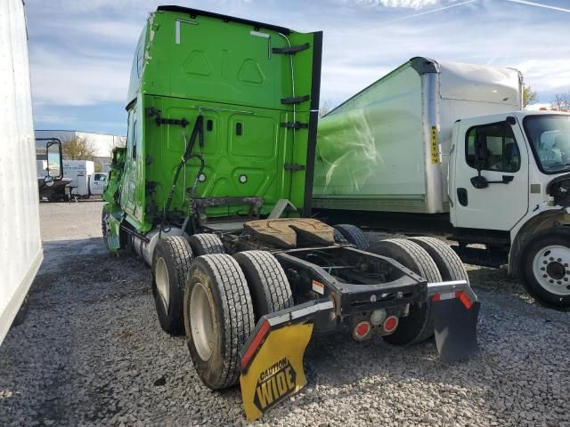 2019 Freightliner Cascadia 126