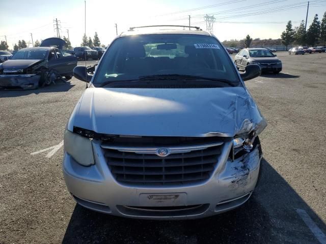 2007 Chrysler Town & Country LX