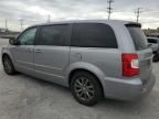 2016 Chrysler Town & Country S