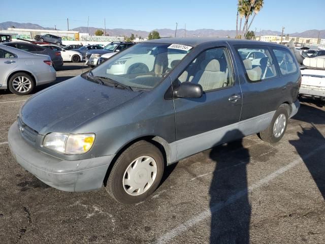 1998 Toyota Sienna CE