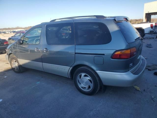 1999 Toyota Sienna LE