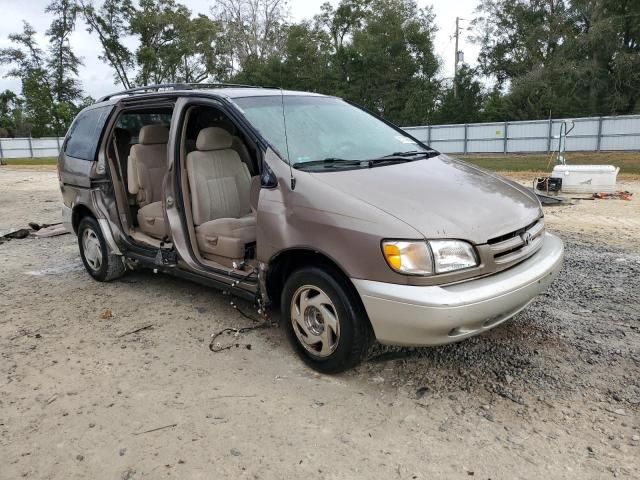 1999 Toyota Sienna LE